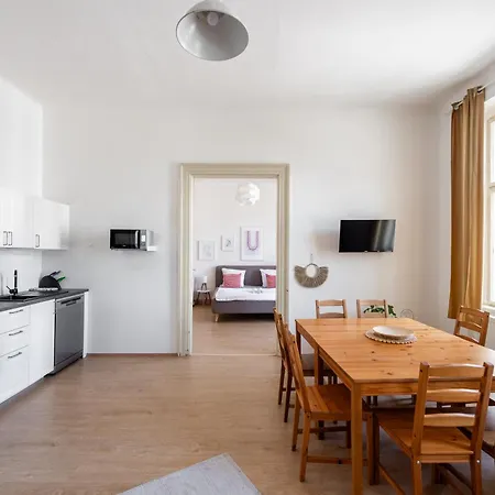 Tesnov Apartment *