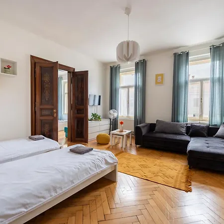 Tesnov Apartment *