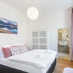 Tesnov Apartament *