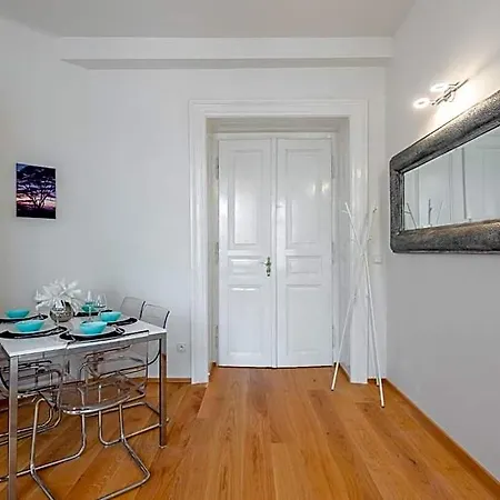 Tesnov Near The Old Town - Easy Self Check In Appartement *