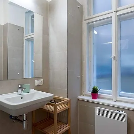 Appartement Tesnov Near The Old Town - Easy Self Check In