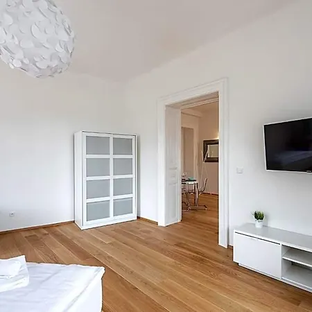 Apartamento Tesnov Near The Old Town - Easy Self Check In