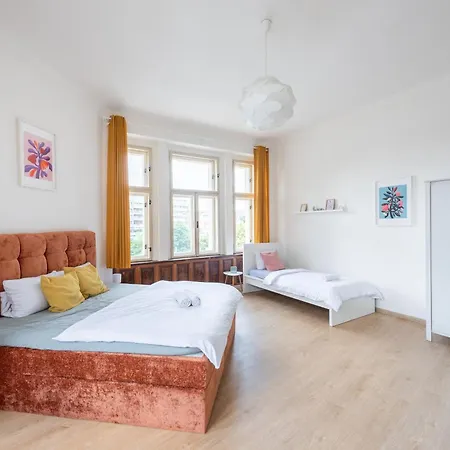 Tesnov Apartamento *