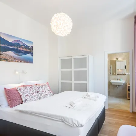 Tesnov Apartamento *